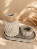 Set Decorativo Obra Gris Dalia (Florero Rivera + Portavelas Dalia + Bandeja Luna)