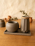 Set Decorativo Kuro Sabi  (Florero Pilar + Cuenco Orbe + Bandeja Prisma)